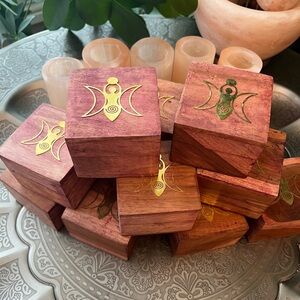 Small wood box